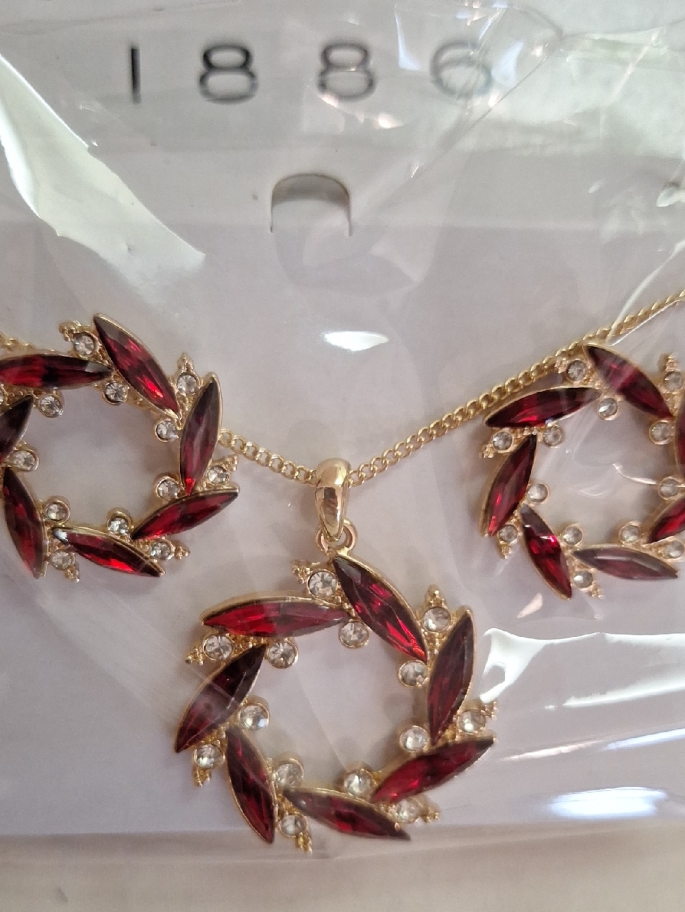 Avon Red Festive Facets Necklace and Earring Set - Picture 5 of 12
